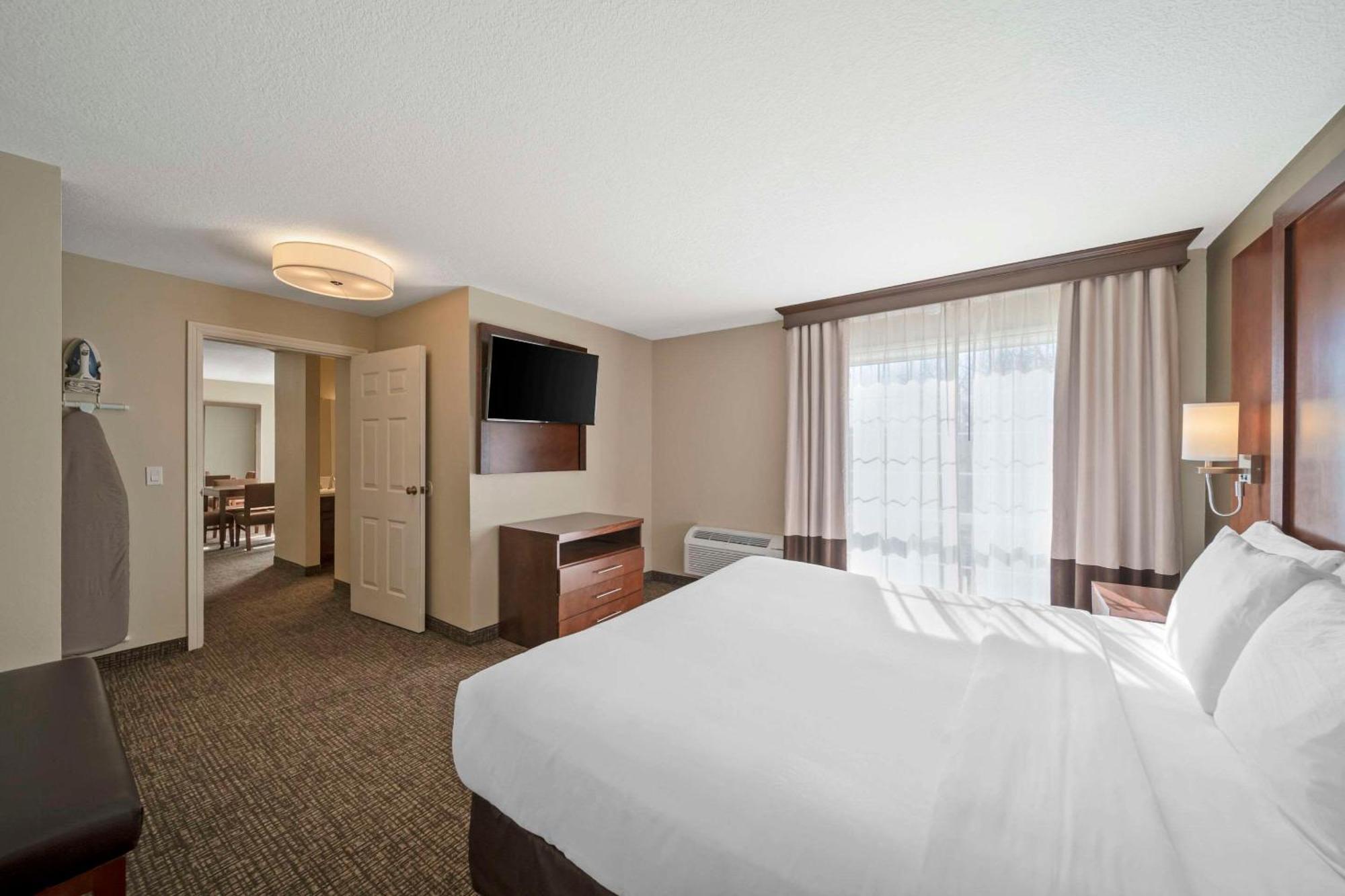 Comfort Suites Red Bluff Near I-5 Buitenkant foto