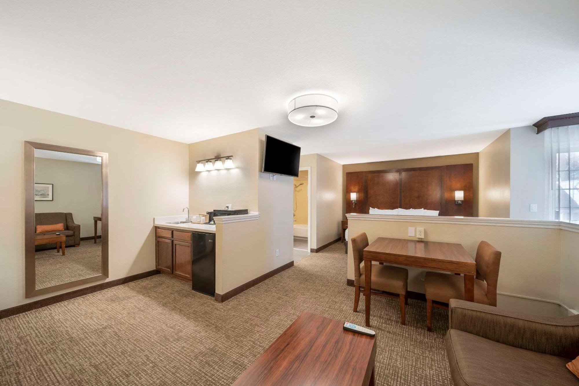 Comfort Suites Red Bluff Near I-5 Buitenkant foto