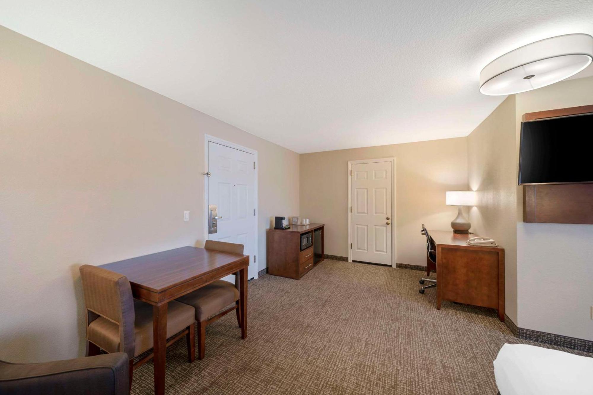 Comfort Suites Red Bluff Near I-5 Buitenkant foto
