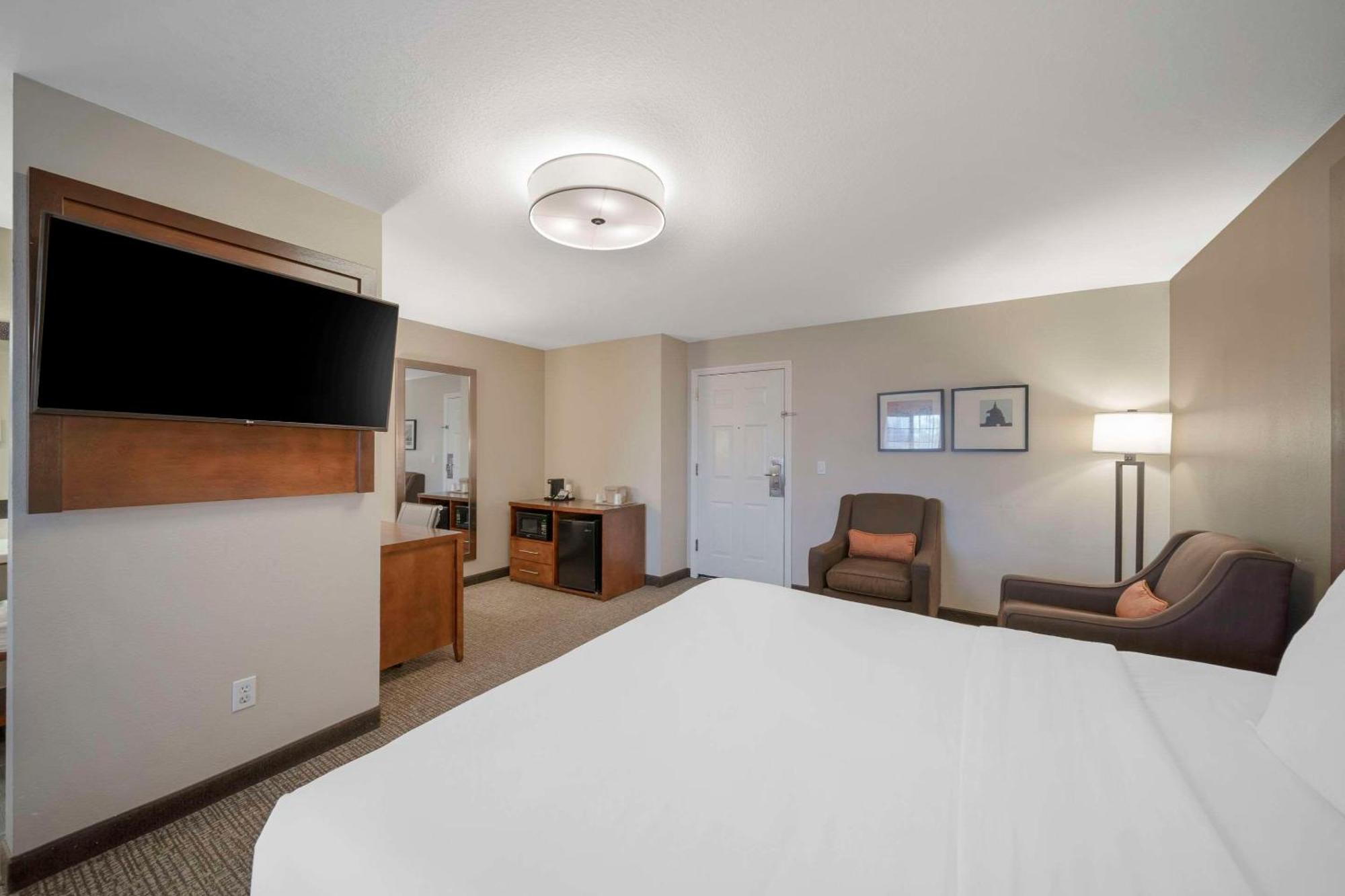 Comfort Suites Red Bluff Near I-5 Buitenkant foto