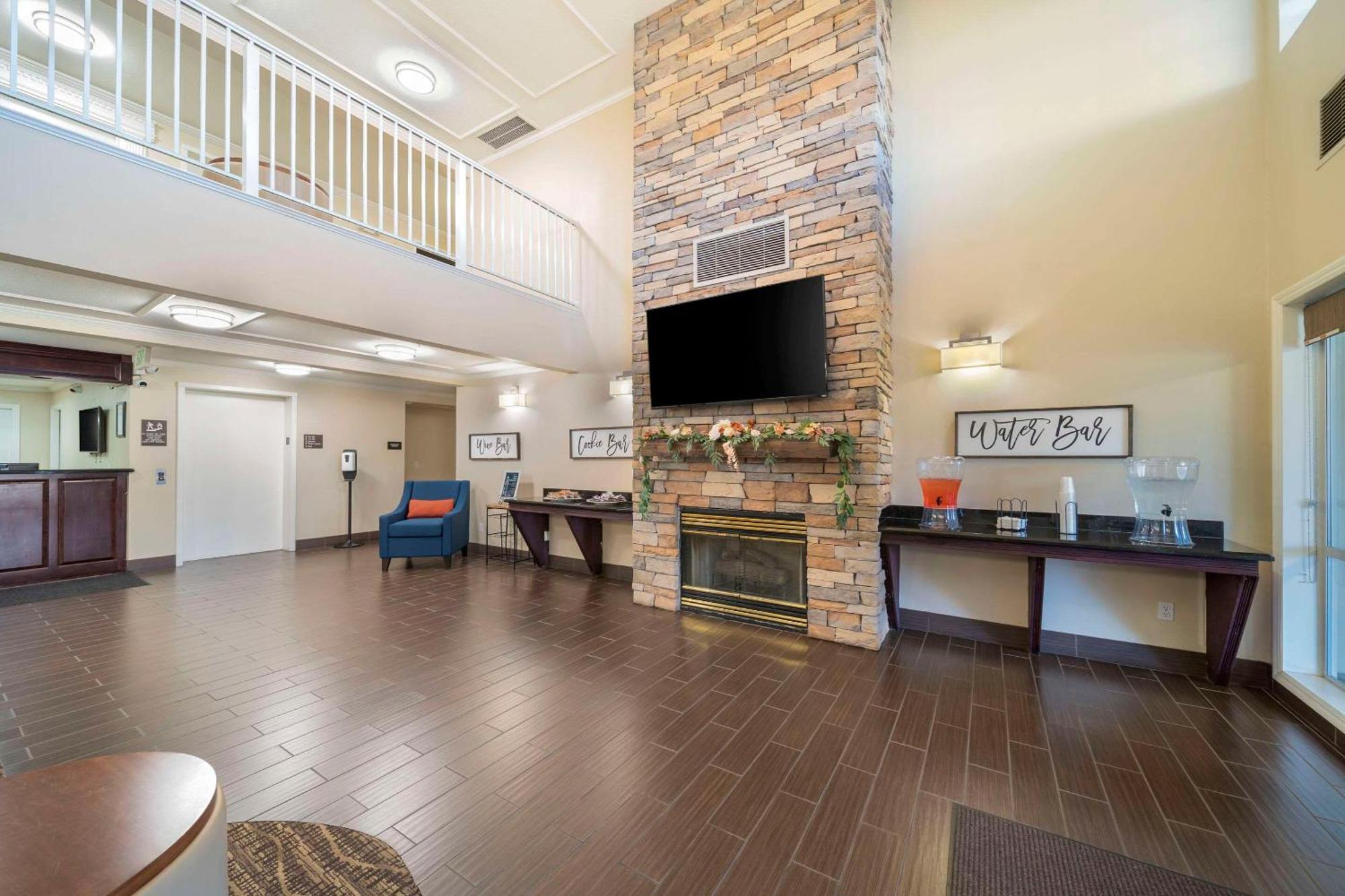 Comfort Suites Red Bluff Near I-5 Buitenkant foto